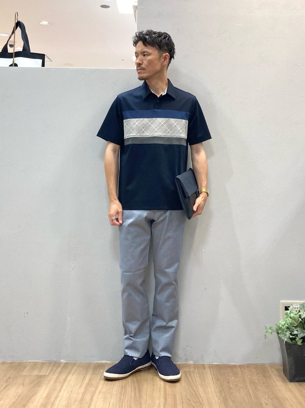 TAKEO KIKUCHIのファブリックパネル切替 ポロシャツを使ったコーディネートを紹介します。｜Rakuten Fashion(楽天ファッション／旧楽天ブランドアベニュー)4039047
