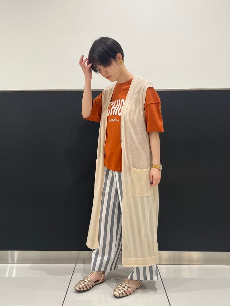 Te chichiのアウトロックカレッジロゴTシャツを使ったコーディネートを紹介します。｜Rakuten Fashion(楽天ファッション／旧楽天ブランドアベニュー)4039696