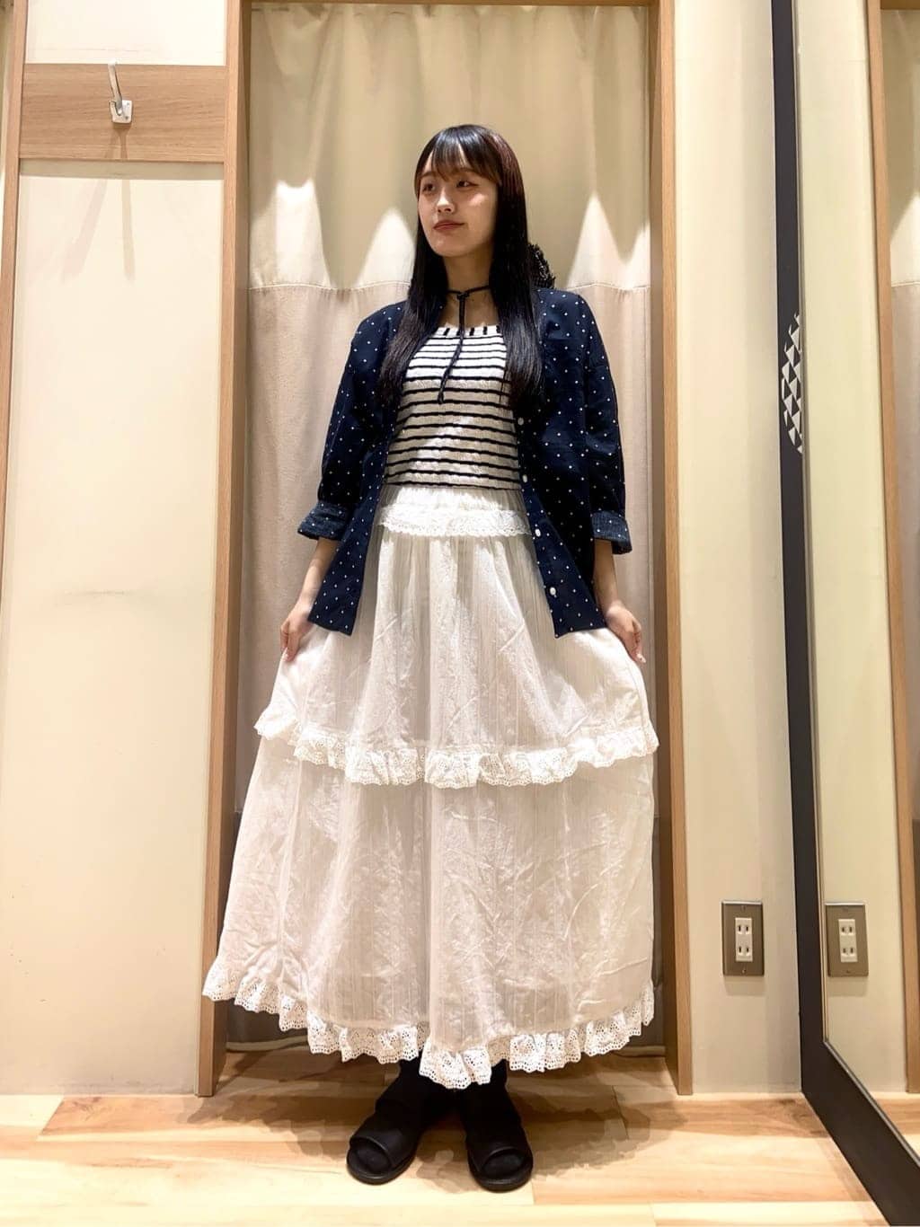 Samansa Mos2のドビーストライプスカラップレーススカートを使ったコーディネートを紹介します。｜Rakuten Fashion(楽天ファッション／旧楽天ブランドアベニュー)4039974