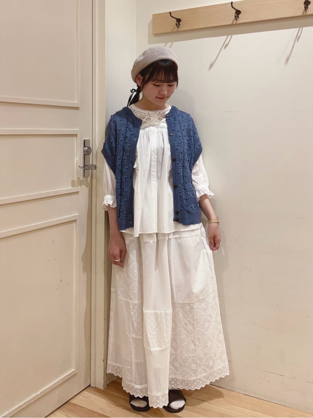 Samansa Mos2のパッチワークメッシュレーススカートを使ったコーディネートを紹介します。｜Rakuten Fashion(楽天ファッション／旧楽天ブランドアベニュー)4041150