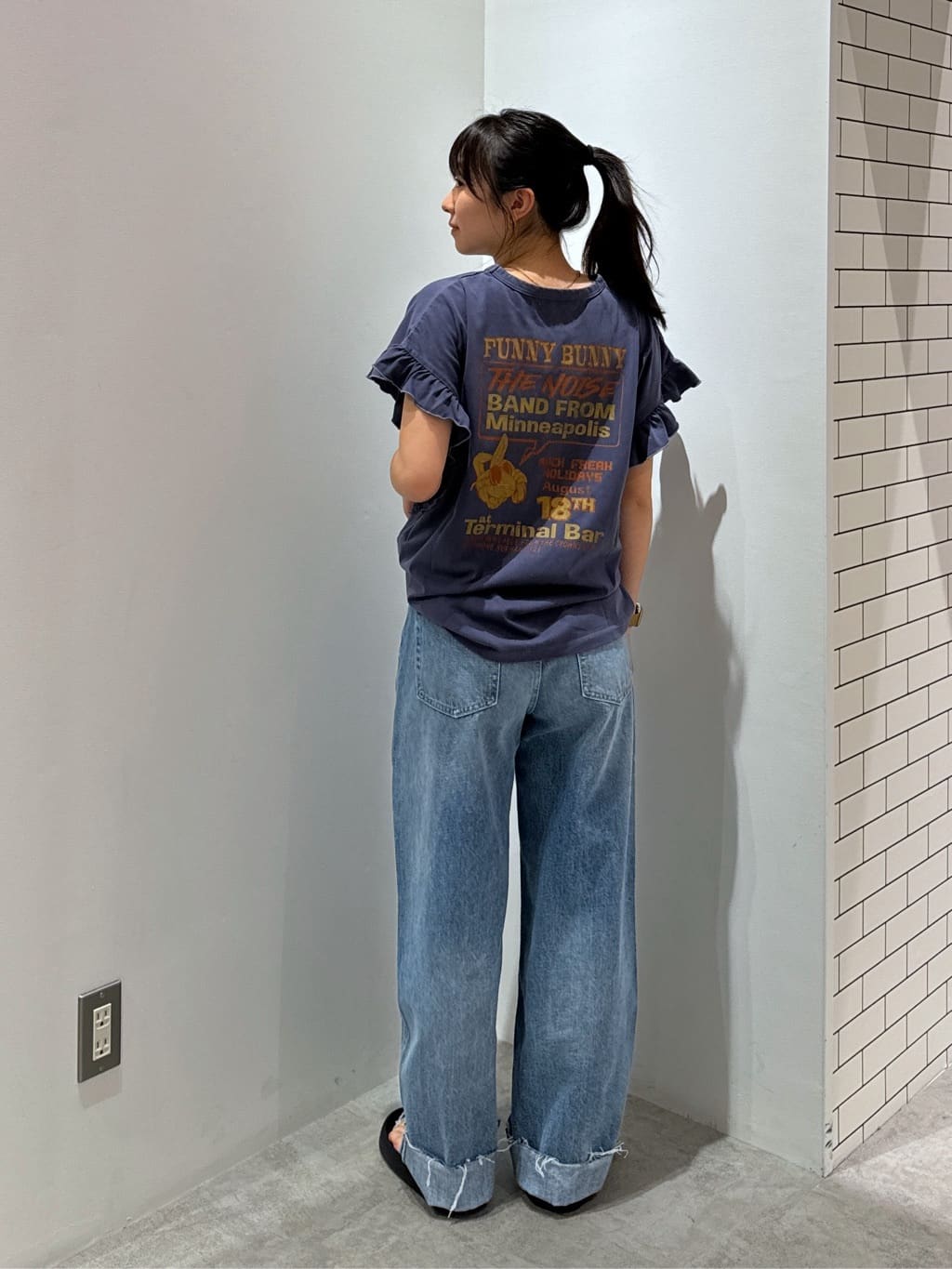 RODEO CROWNS WIDE BOWLのVintage Flyerフリル Tシャツを使ったコーディネートを紹介します。｜Rakuten Fashion(楽天ファッション／旧楽天ブランドアベニュー)4041808