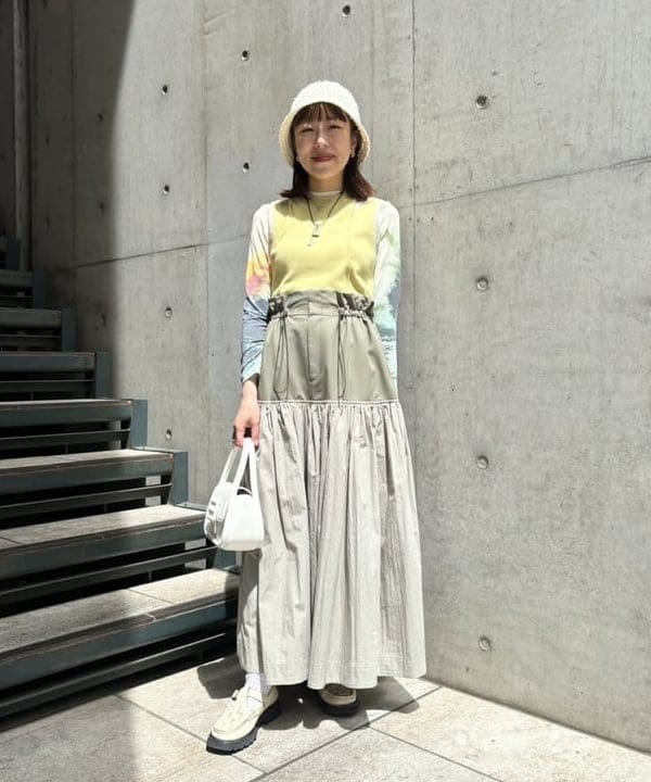 BEAMS WOMENのRay BEAMS / アメリカンスリーブ アシンメトリー タンクトップを使ったコーディネートを紹介します。｜Rakuten Fashion(楽天ファッション／旧楽天ブランドアベニュー)4041864