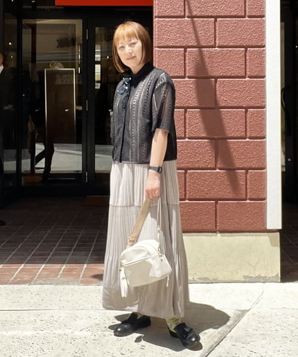 BEAMS HEARTのBEAMS HEART / スキッパー ティアードワンピース 24SSを使ったコーディネートを紹介します。｜Rakuten Fashion(楽天ファッション／旧楽天ブランドアベニュー)4041869