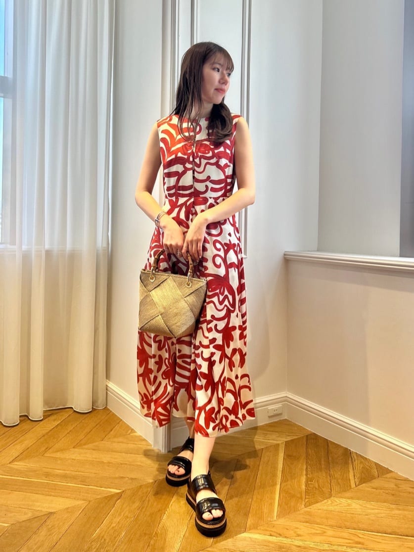 allurevilleのペインティングフラワープリントタックワンピースを使っ 