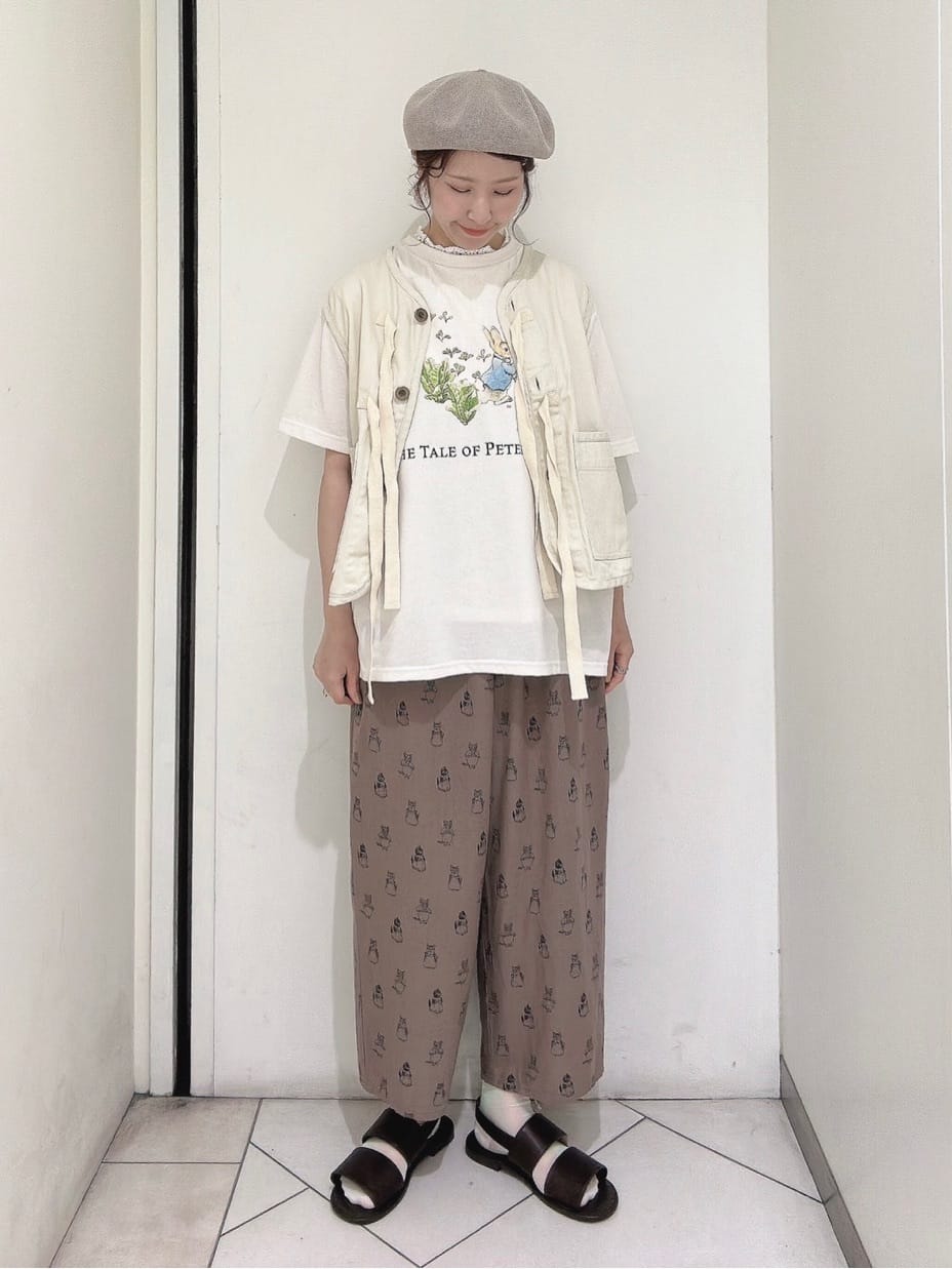 Samansa Mos2の【PETER RABBIT(TM)*Samansa Mos2】ピーターTシャツを使ったコーディネートを紹介します。｜Rakuten Fashion(楽天ファッション／旧楽天ブランドアベニュー)4047360