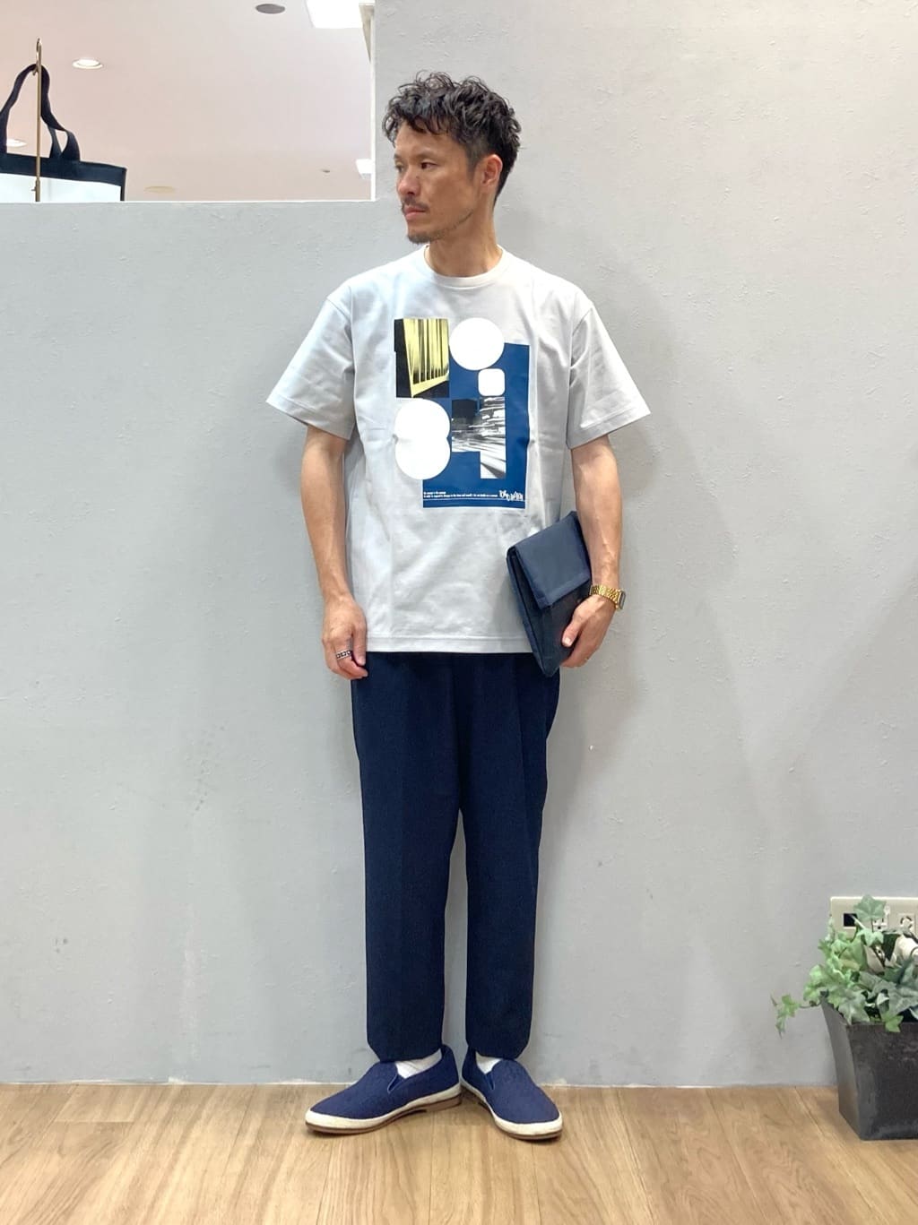 TAKEO KIKUCHIの【プリントT】アートグラフィック Tシャツを使ったコーディネートを紹介します。｜Rakuten Fashion(楽天ファッション／旧楽天ブランドアベニュー)4048111