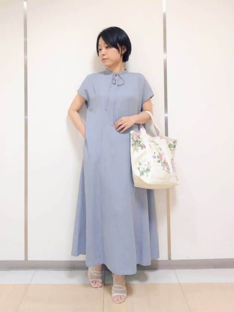 LAURA ASHLEYのローズモア柄 トートバッグ Mを使ったコーディネートを紹介します。｜Rakuten Fashion(楽天ファッション／旧楽天ブランドアベニュー)4050227