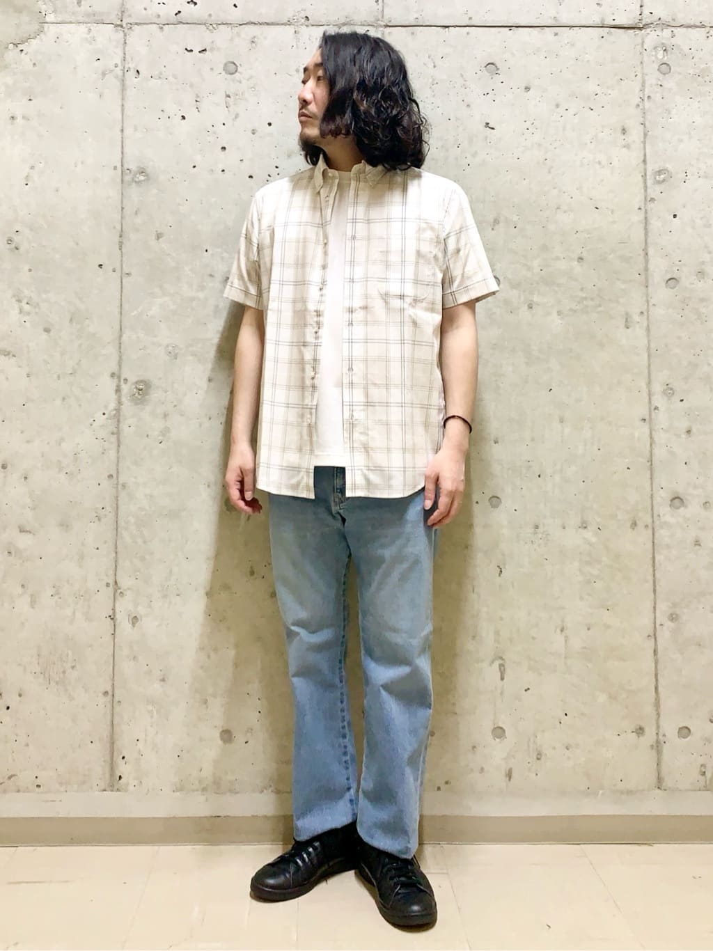 TAKEO KIKUCHIのコットン セルロース チェック 半袖シャツを使ったコーディネートを紹介します。｜Rakuten Fashion(楽天ファッション／旧楽天ブランドアベニュー)4053330