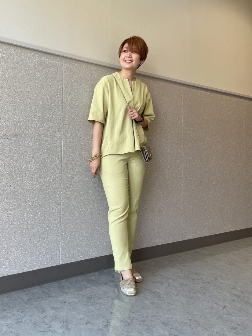 Vinの綿麻ブレンドテーパードパンツを使ったコーディネートを紹介します。｜Rakuten Fashion(楽天ファッション／旧楽天ブランドアベニュー)4054639