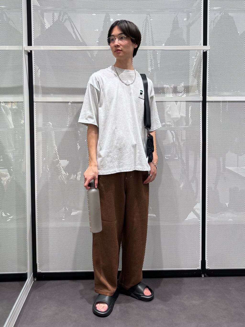 LAKOLEの[MENS]ボリュームステンレスチェーンネックレスを使ったコーディネートを紹介します。｜Rakuten Fashion(楽天ファッション／旧楽天ブランドアベニュー)4059518