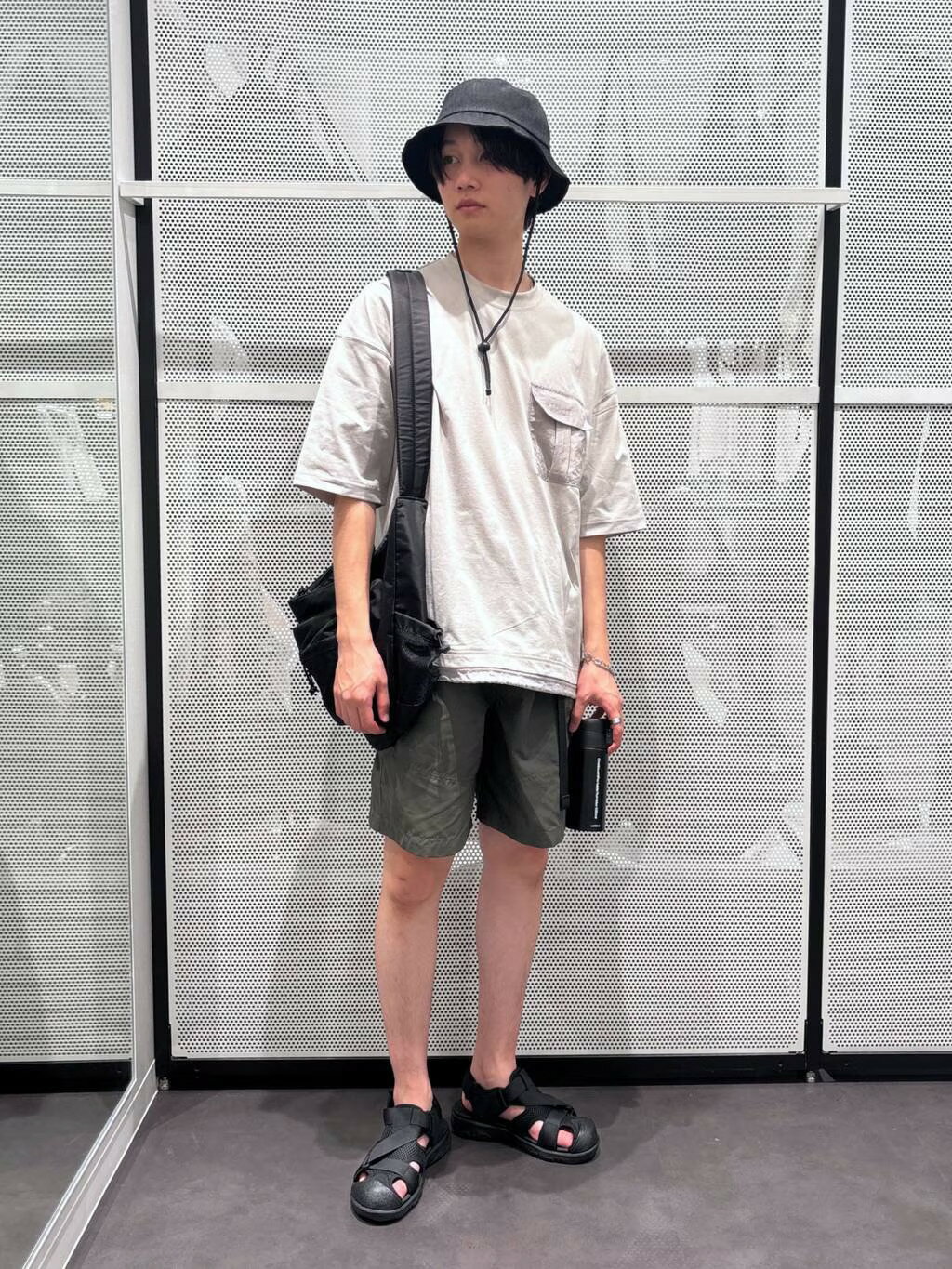 LAKOLEのポケットショルダーバッグを使ったコーディネートを紹介します。｜Rakuten Fashion(楽天ファッション／旧楽天ブランドアベニュー)4059580