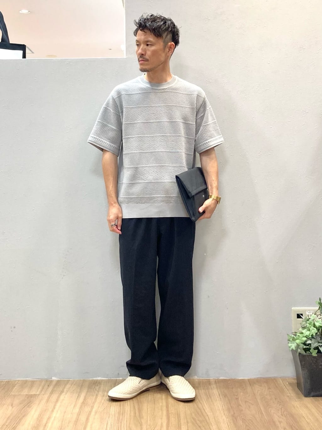 TAKEO KIKUCHIの【イージーケア】スポンディッシュ ニットTシャツを使ったコーディネートを紹介します。｜Rakuten Fashion(楽天ファッション／旧楽天ブランドアベニュー)4060380