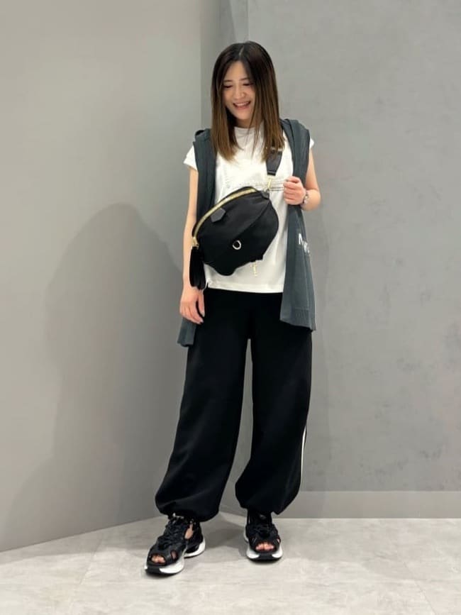 Vinのメタルファスナーショルダーバッグを使ったコーディネートを紹介します。｜Rakuten Fashion(楽天ファッション／旧楽天ブランドアベニュー)4061301