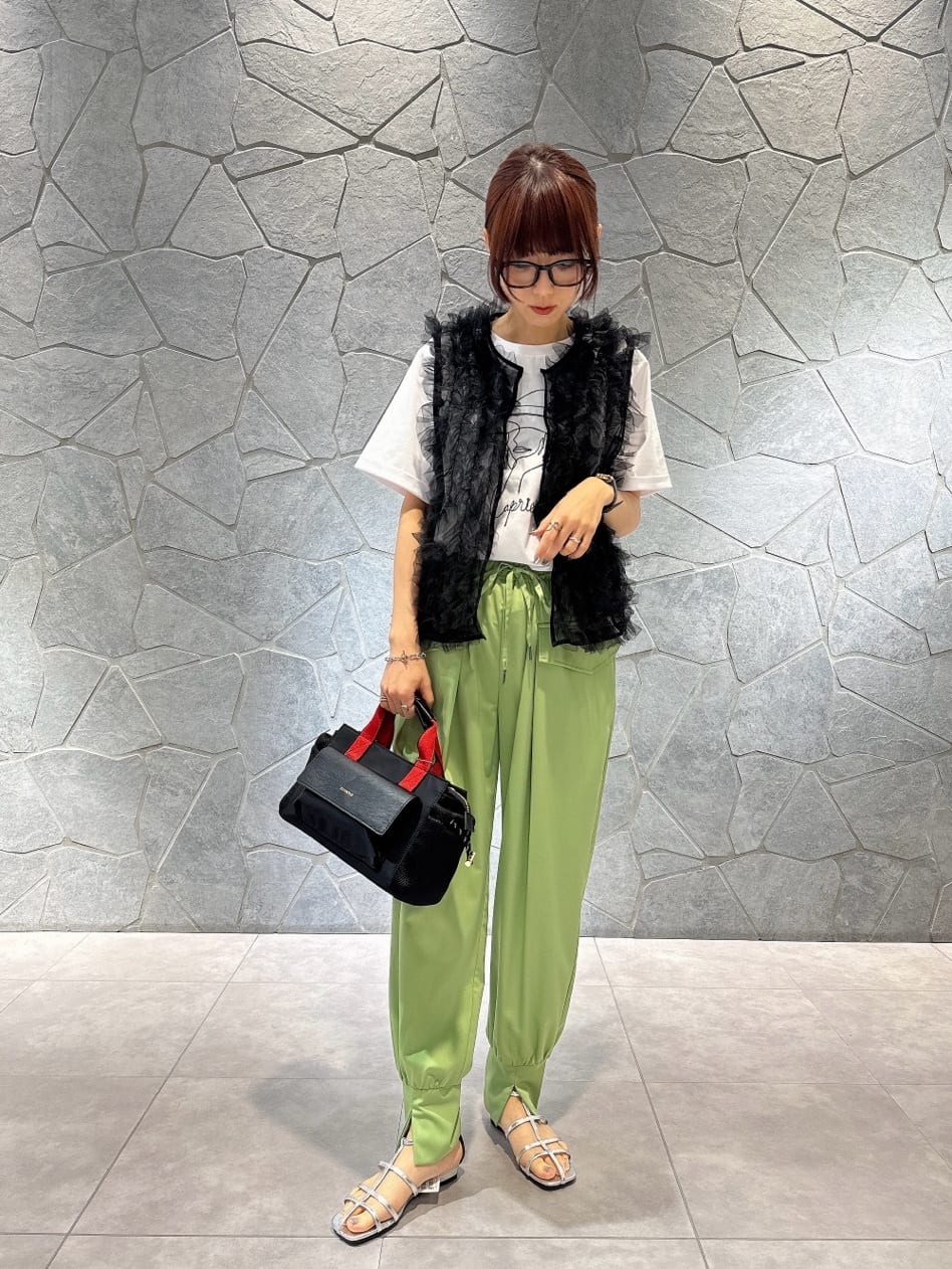 Vinのチュールフリルジレ(olive)を使ったコーディネートを紹介します。｜Rakuten Fashion(楽天ファッション／旧楽天ブランドアベニュー)4061302