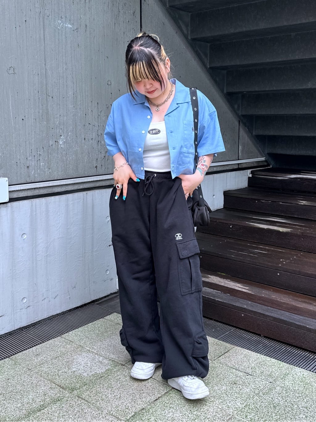 X-girlのMULTI POCKET SWEAT PANTS パンツ X-girlを使ったコーディネートを紹介します。｜Rakuten Fashion(楽天ファッション／旧楽天ブランドアベニュー)4061841