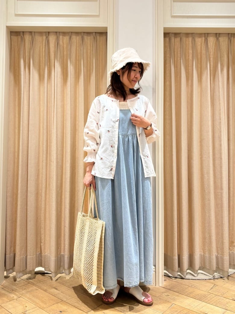 Samansa Mos2のシャーリングスクエアネックノースリーブを使ったコーディネートを紹介します。｜Rakuten Fashion(楽天ファッション／旧楽天ブランドアベニュー)4062065