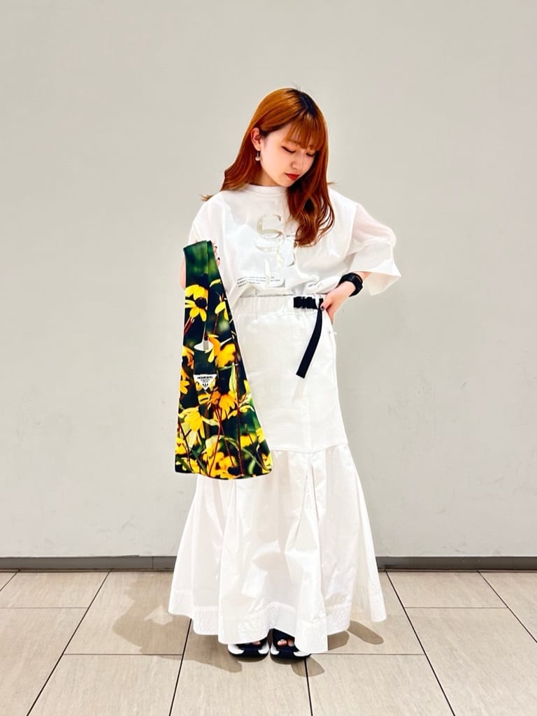 LASUDの袖シアーロゴTEEを使ったコーディネートを紹介します。｜Rakuten Fashion(楽天ファッション／旧楽天ブランドアベニュー)4062154