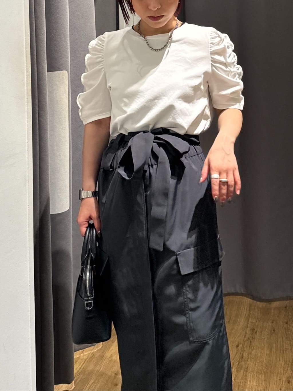 crie confortoの2WAYカーゴジャンパースカートを使ったコーディネートを紹介します。｜Rakuten Fashion(楽天ファッション／旧楽天ブランドアベニュー)4063494