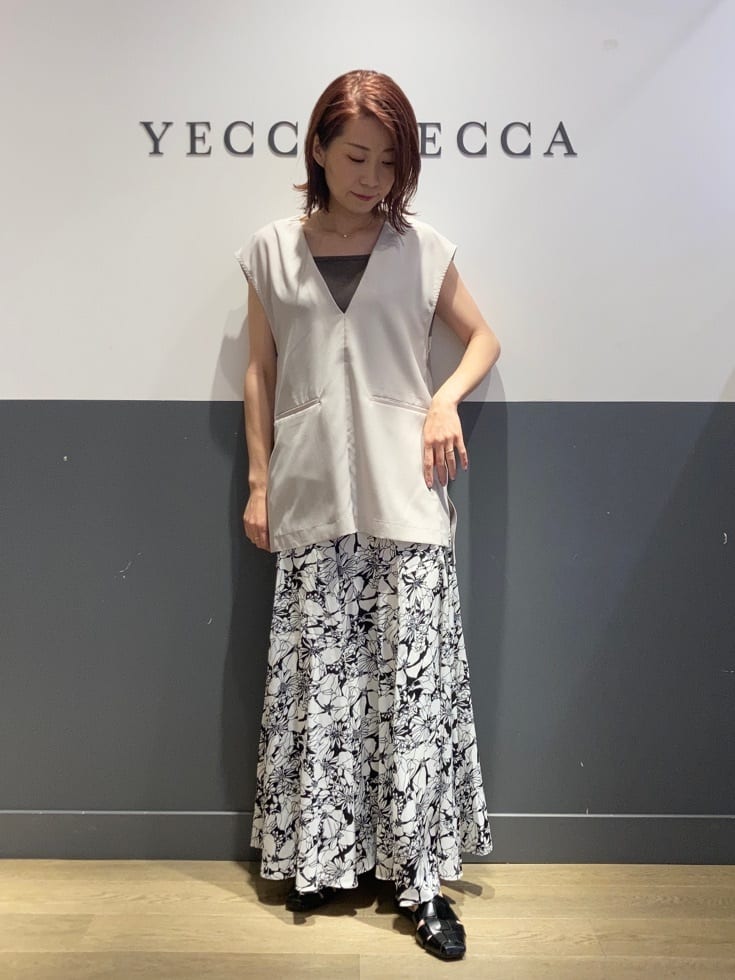 YECCA VECCAのVネックベストを使ったコーディネートを紹介します。｜Rakuten Fashion(楽天ファッション／旧楽天ブランドアベニュー)4066401