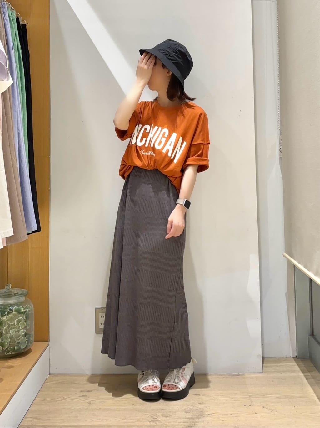 Te chichiのアウトロックカレッジロゴTシャツを使ったコーディネートを紹介します。｜Rakuten Fashion(楽天ファッション／旧楽天ブランドアベニュー)4068800