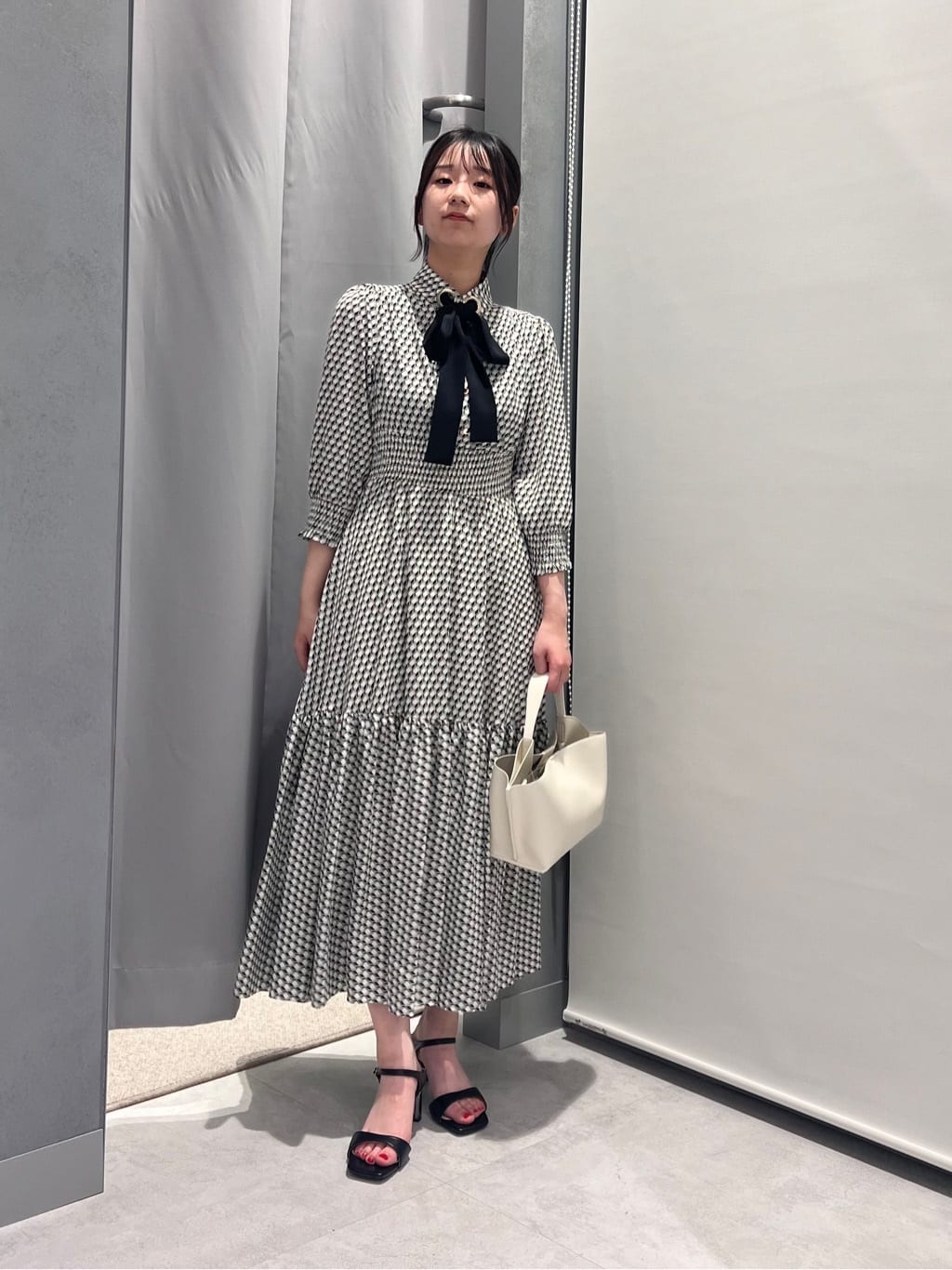 Vinのサイドタック2WAYハンドバックを使ったコーディネートを紹介します。｜Rakuten Fashion(楽天ファッション／旧楽天ブランドアベニュー)4073349