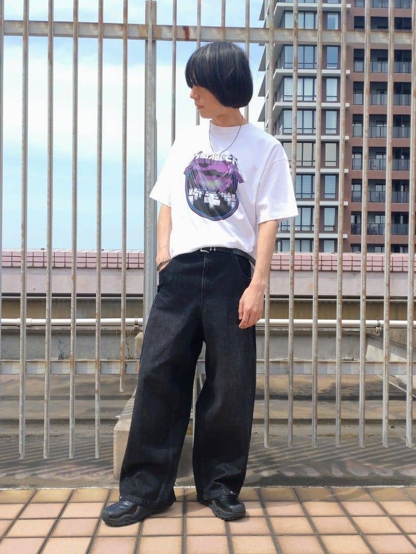 tk.TAKEO KIKUCHIの【EXCLUSIVE】オーバーサイズ バンドTシャツを使ったコーディネートを紹介します。｜Rakuten Fashion(楽天ファッション／旧楽天ブランドアベニュー)4077618