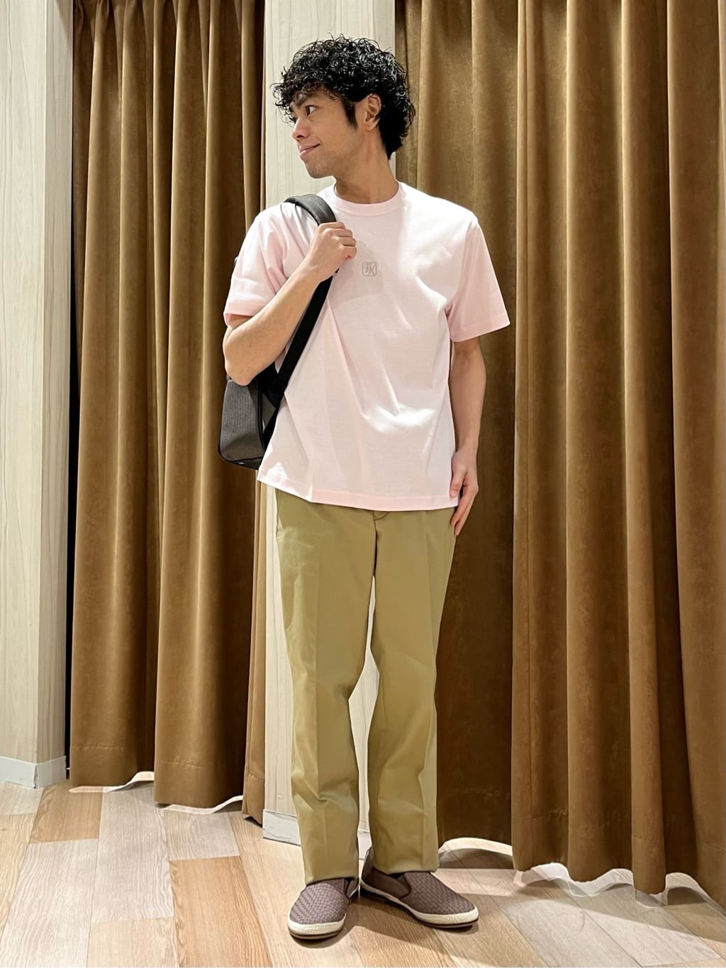 TAKEO KIKUCHIの【刺繍ロゴT】スムース ワンポイント Tシャツを使ったコーディネートを紹介します。｜Rakuten Fashion(楽天ファッション／旧楽天ブランドアベニュー)4079737