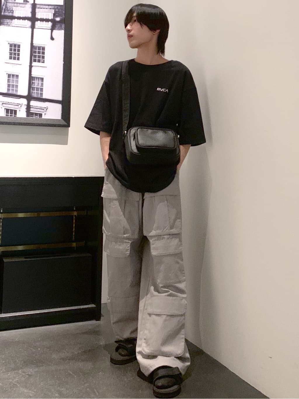 AZUL by moussyのファティーグワイドカーゴパンツを使ったコーディネートを紹介します。｜Rakuten Fashion(楽天ファッション／旧楽天ブランドアベニュー)4080350