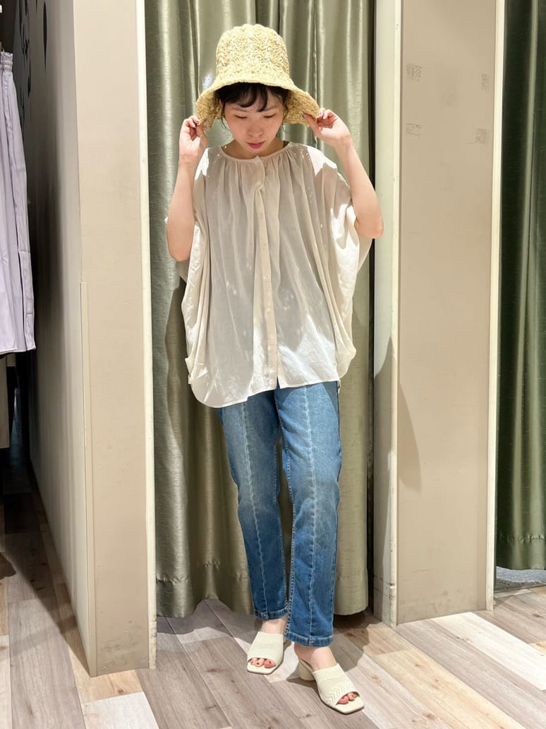 Green Parksのヴィンテージボイル2WAYタックブラウスを使ったコーディネートを紹介します。｜Rakuten Fashion(楽天ファッション／旧楽天ブランドアベニュー)4080515