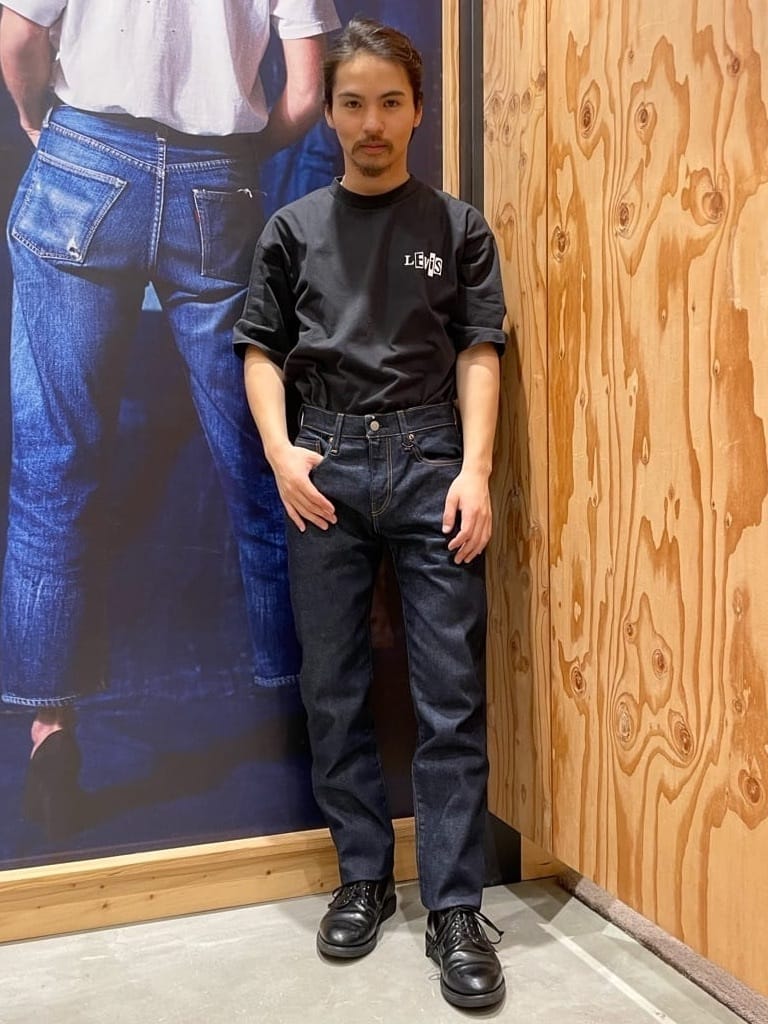 Levi'sのMADE IN JAPAN 502TM テーパードジーンズ ダークインディゴ RINSEを使ったコーディネートを紹介します。｜Rakuten Fashion(楽天ファッション／旧楽天ブランドアベニュー)4085094