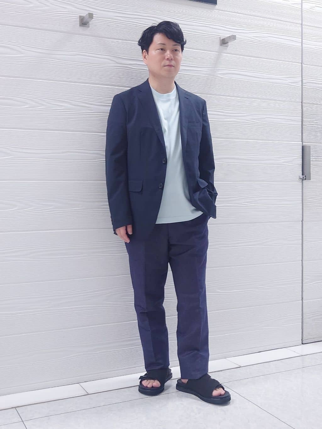 TAKEO KIKUCHIのジャケットインナー 半袖 カットソーを使ったコーディネートを紹介します。｜Rakuten Fashion(楽天ファッション／旧楽天ブランドアベニュー)4085141