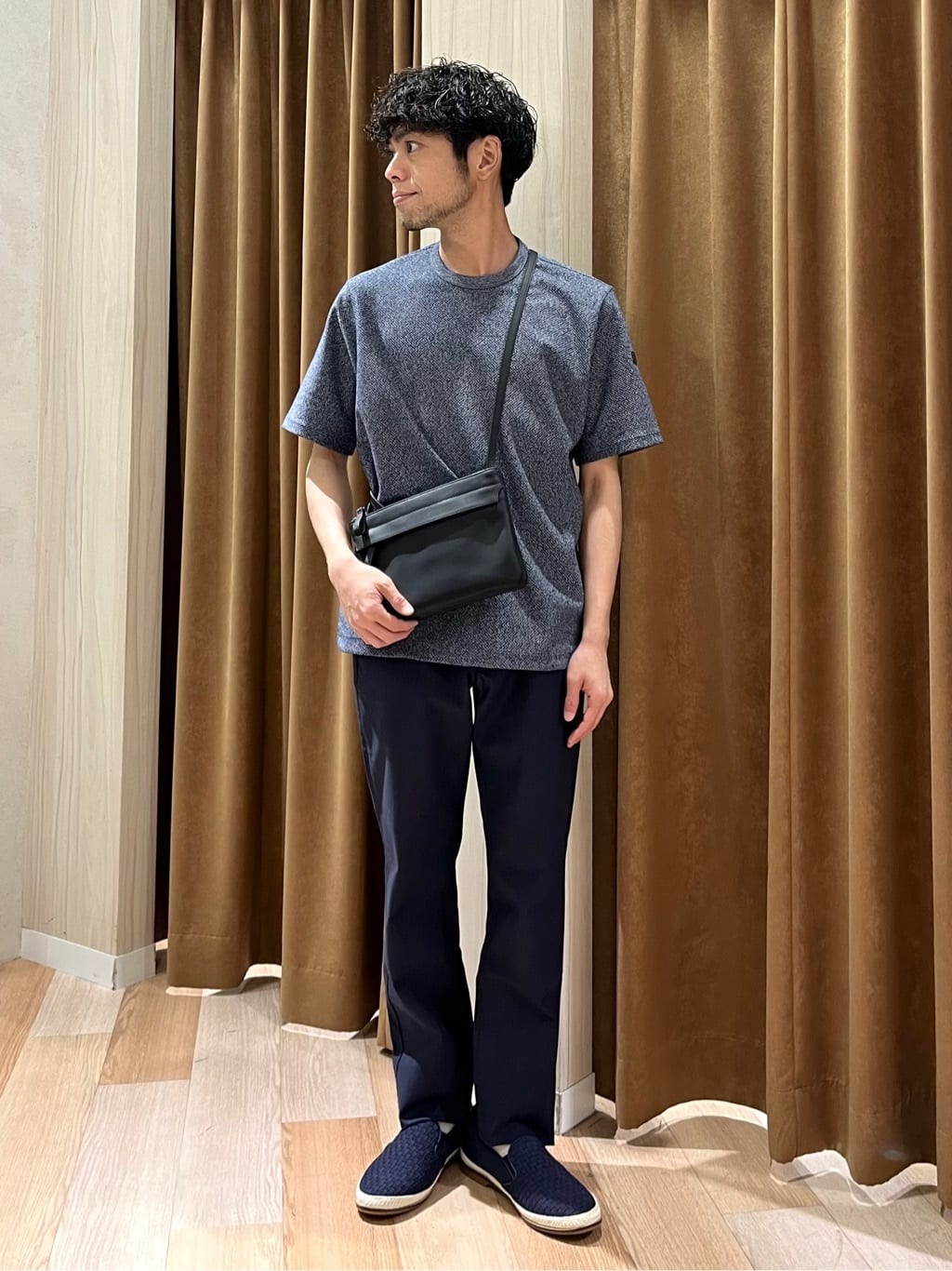 TAKEO KIKUCHIの【尾州織/Made in JAPAN】メランジ Tシャツを使ったコーディネートを紹介します。｜Rakuten Fashion(楽天ファッション／旧楽天ブランドアベニュー)4085180