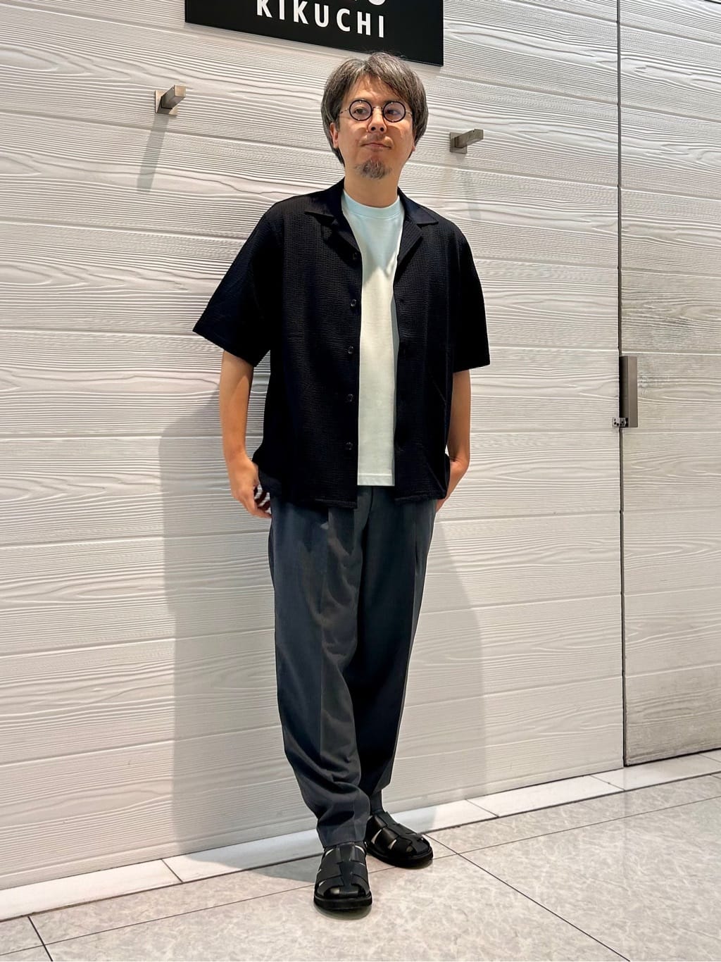 TAKEO KIKUCHIのジャケットインナー 半袖 カットソーを使ったコーディネートを紹介します。｜Rakuten Fashion(楽天ファッション／旧楽天ブランドアベニュー)4085483