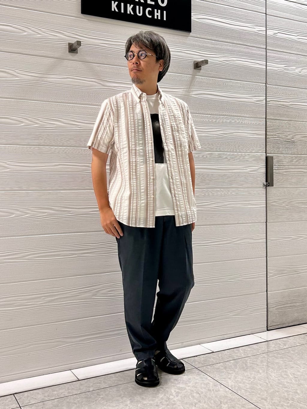 TAKEO KIKUCHIの【快適/軽羽織】日本製 サッカー ストライプ シャツを使ったコーディネートを紹介します。｜Rakuten Fashion(楽天ファッション／旧楽天ブランドアベニュー)4085530