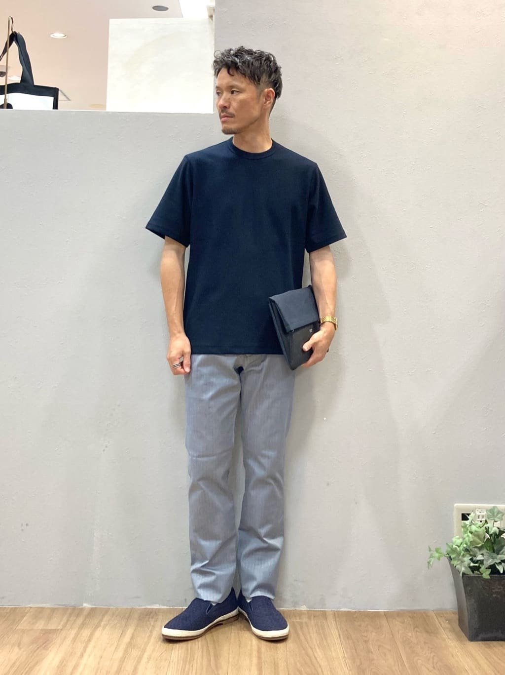TAKEO KIKUCHIの【尾州織/Made in JAPAN】メランジ Tシャツを使ったコーディネートを紹介します。｜Rakuten Fashion(楽天ファッション／旧楽天ブランドアベニュー)4087246