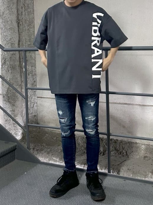 AZUL by moussyのロゴスウィッチングビッグTシャツを使ったコーディネートを紹介します。｜Rakuten Fashion(楽天ファッション／旧楽天ブランドアベニュー)4089103