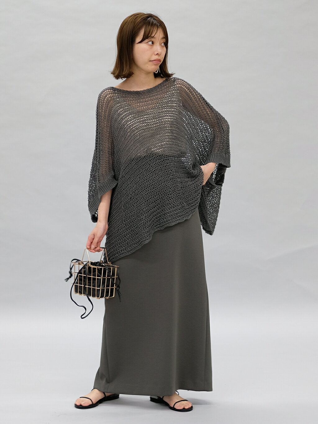 1er Arrondissementのリネンオーバーポンチョニットを使ったコーディネートを紹介します。｜Rakuten Fashion(楽天ファッション／旧楽天ブランドアベニュー)4101701