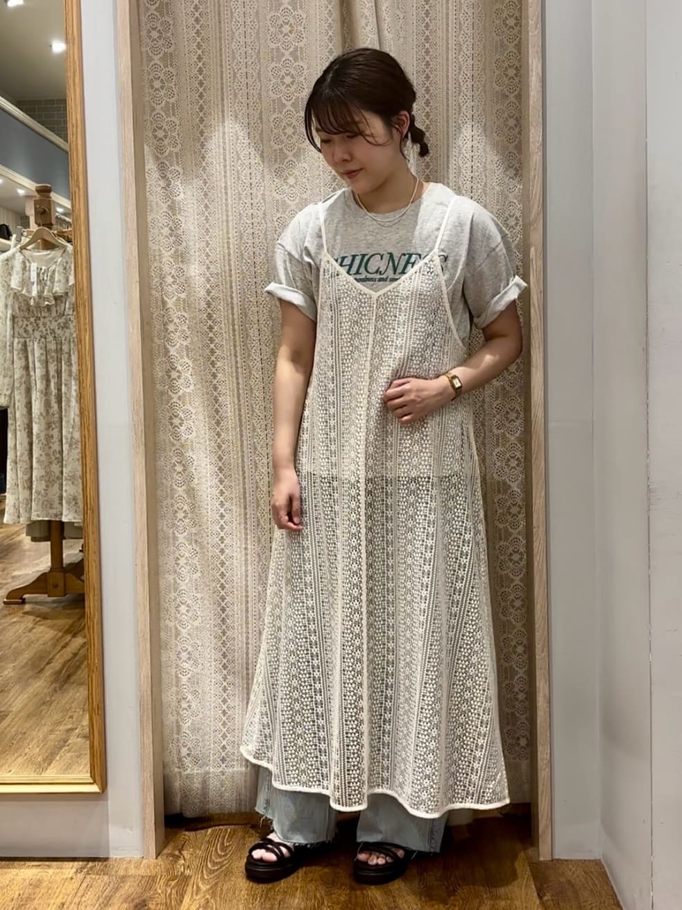 【楽ギフ_包装】 earth music&ecologyのレースキャミワンピースを使った スーツ・フォーマル・ドレス