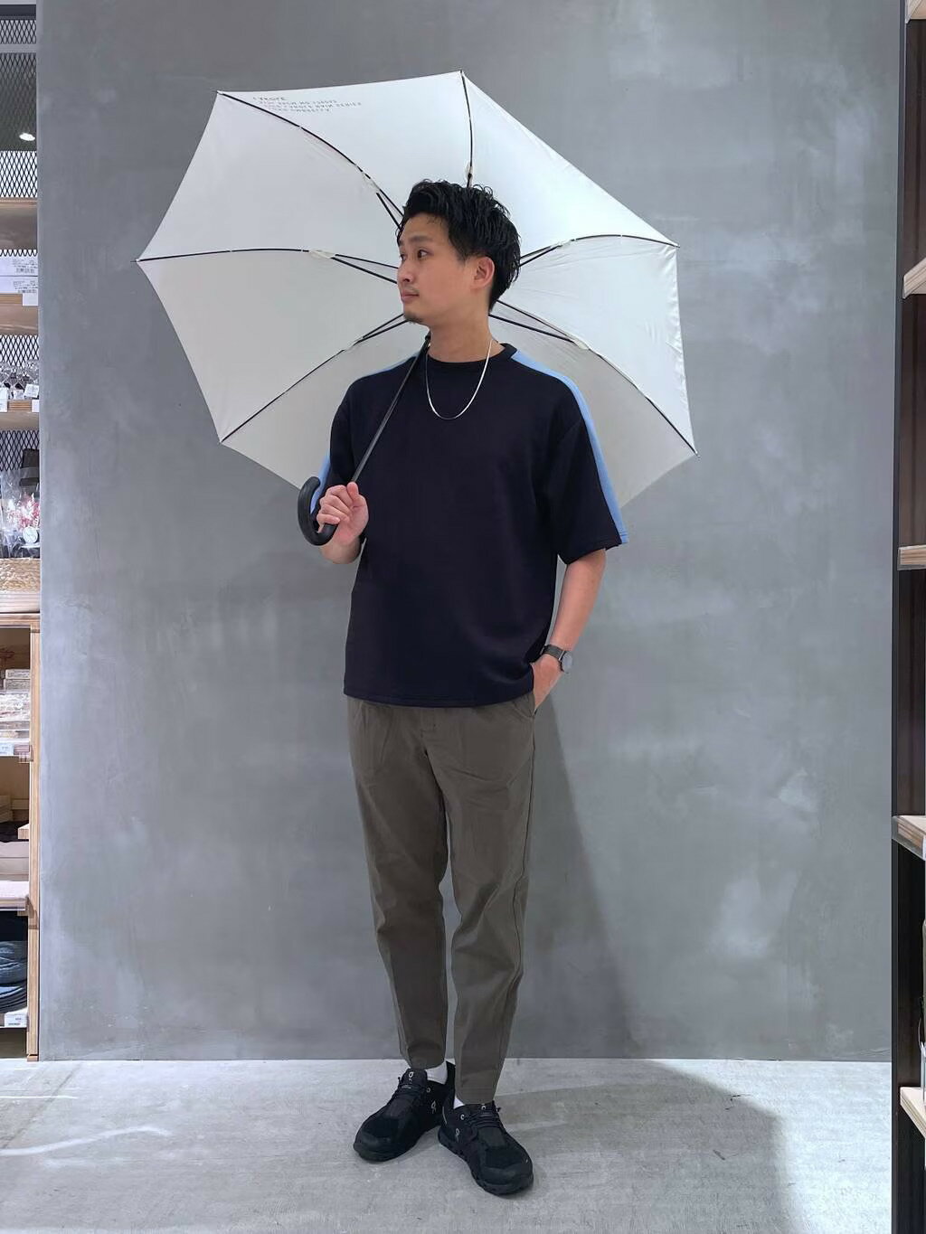 LAKOLEの大判ベーシック長傘[65cm]を使ったコーディネートを紹介します。｜Rakuten Fashion(楽天ファッション／旧楽天ブランドアベニュー)4110004