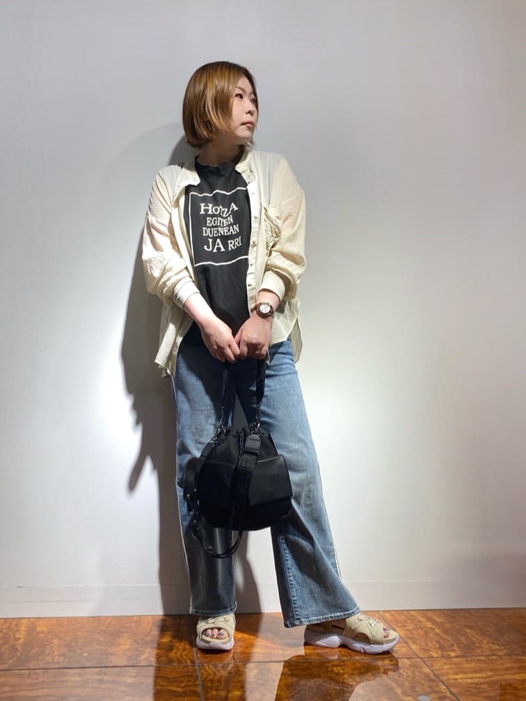 LASUDのフラップポケットコットンブラウスを使ったコーディネートを紹介します。｜Rakuten Fashion(楽天ファッション／旧楽天ブランドアベニュー)4119573