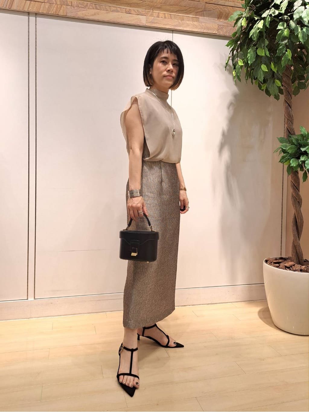 VinのツヤジャガードIラインコンビワンピースを使ったコーディネートを紹介します。｜Rakuten Fashion(楽天ファッション／旧楽天ブランドアベニュー)4130031