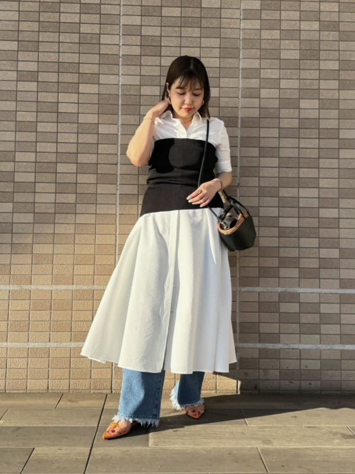 allurevilleのデニムフリンジヘムオーバルパンツを使った allurevilleのデニムフリンジヘムオーバルパンツを使った