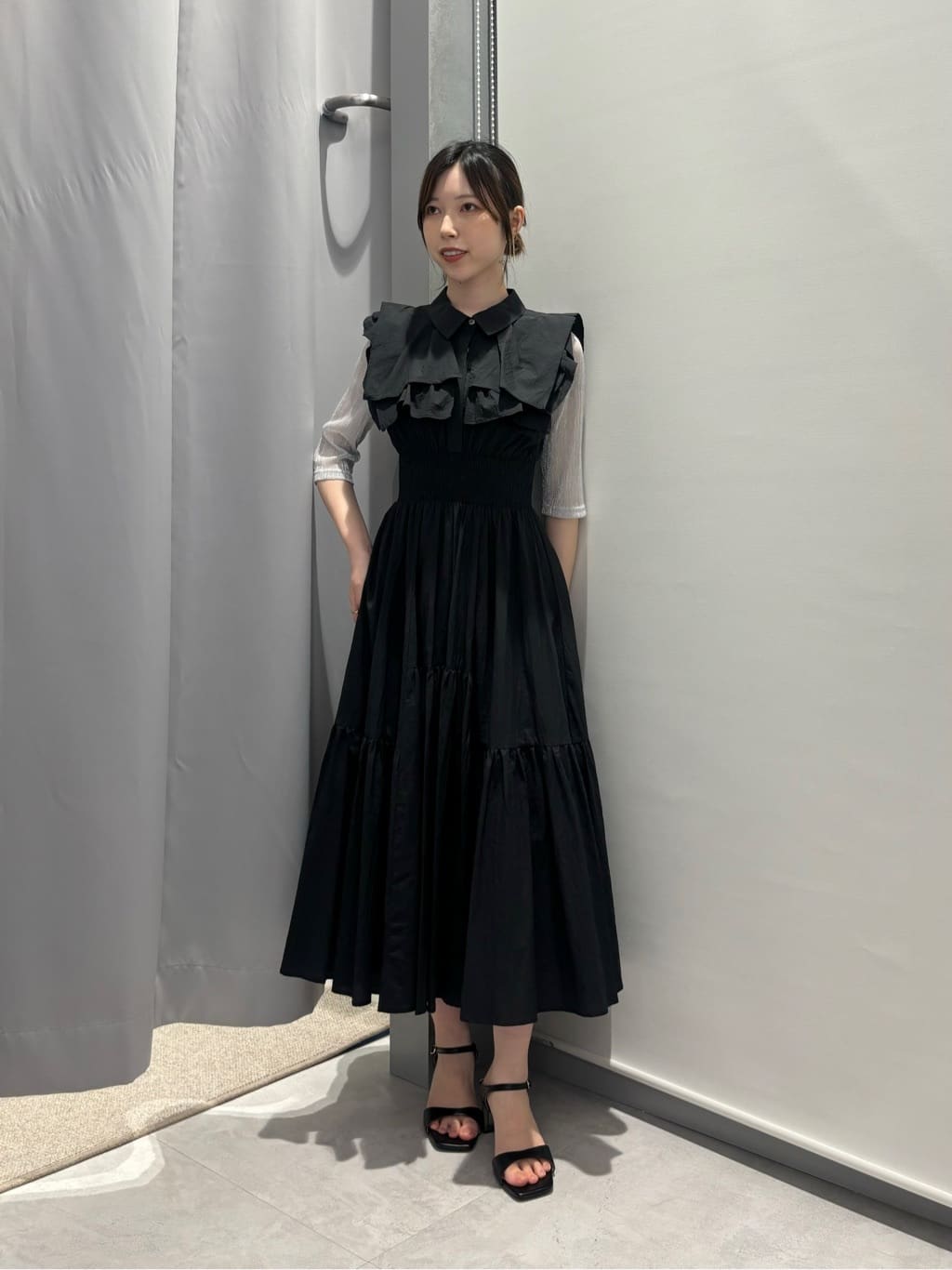 Vinのフリルティアードワンピースを使ったコーディネートを紹介します。｜Rakuten Fashion(楽天ファッション／旧楽天ブランドアベニュー)4136197