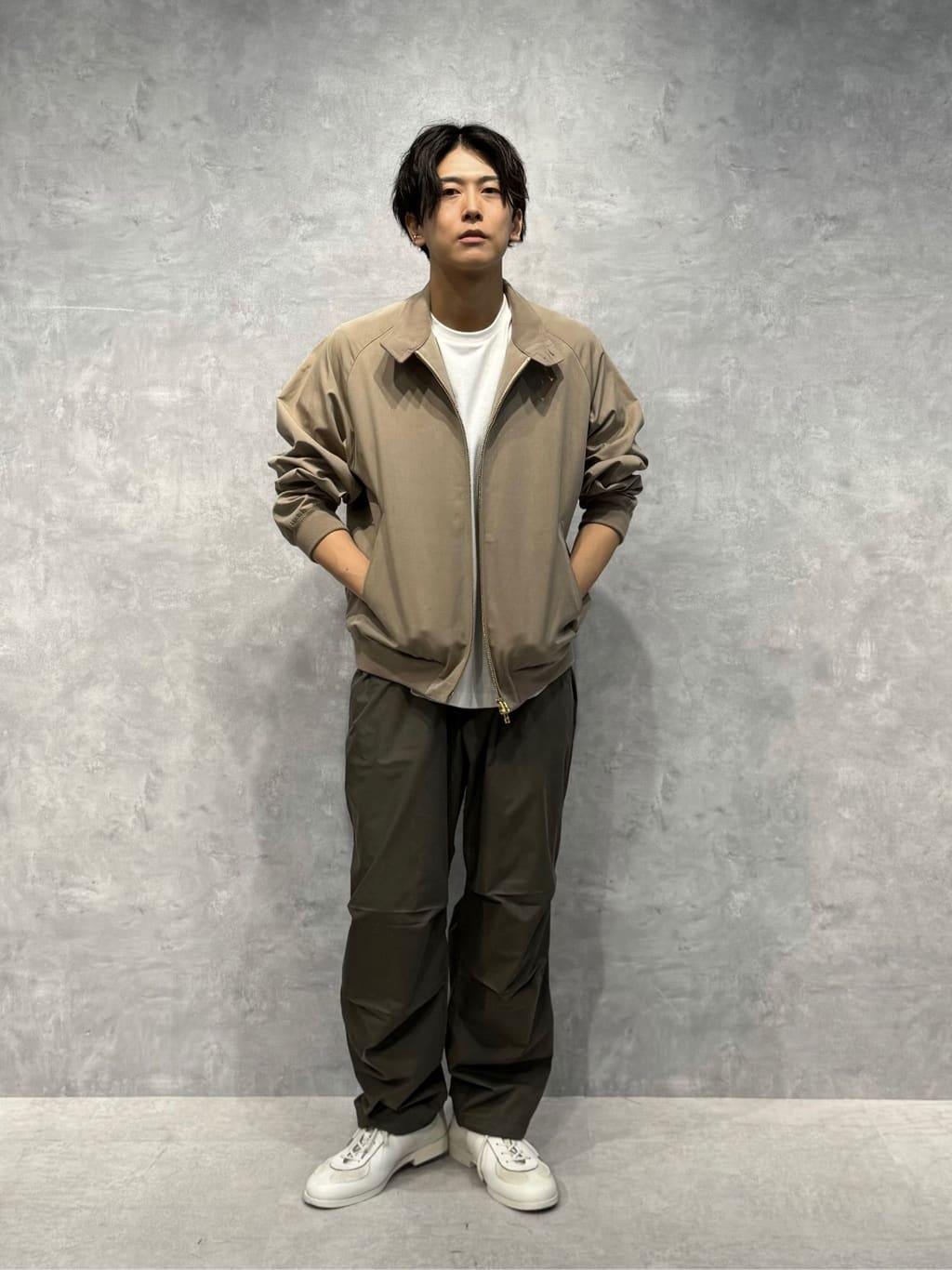 NANO universeのライトウェイトイージーパンツを使ったコーディネートを紹介します。｜Rakuten Fashion(楽天ファッション／旧楽天ブランドアベニュー)4139239