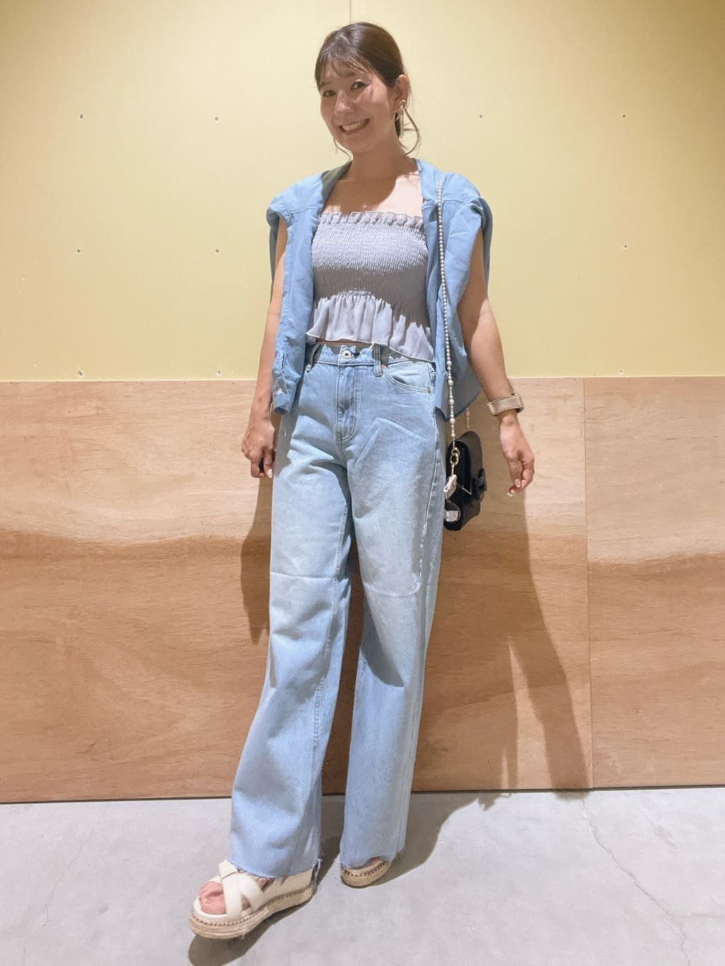 earth music&ecologyのSET2点キャンディースリーブブラウス+インナーを使ったコーディネートを紹介します。｜Rakuten Fashion(楽天ファッション／旧楽天ブランドアベニュー)4147070