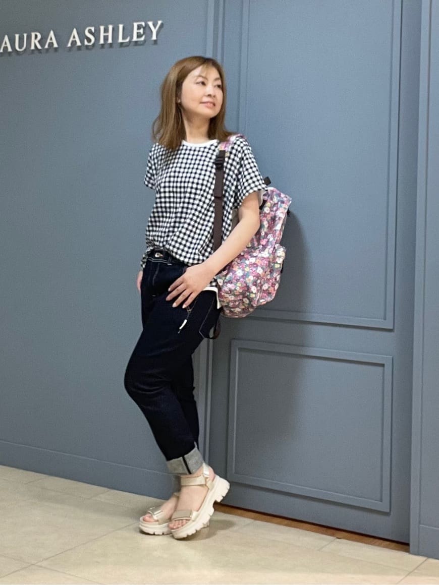 LAURA ASHLEYの【A4収納可/背面内側クッションポケット付】アンクロフト ディッツィー柄 バックパックを使ったコーディネートを紹介します。｜Rakuten Fashion(楽天ファッション／旧楽天ブランドアベニュー)4151181