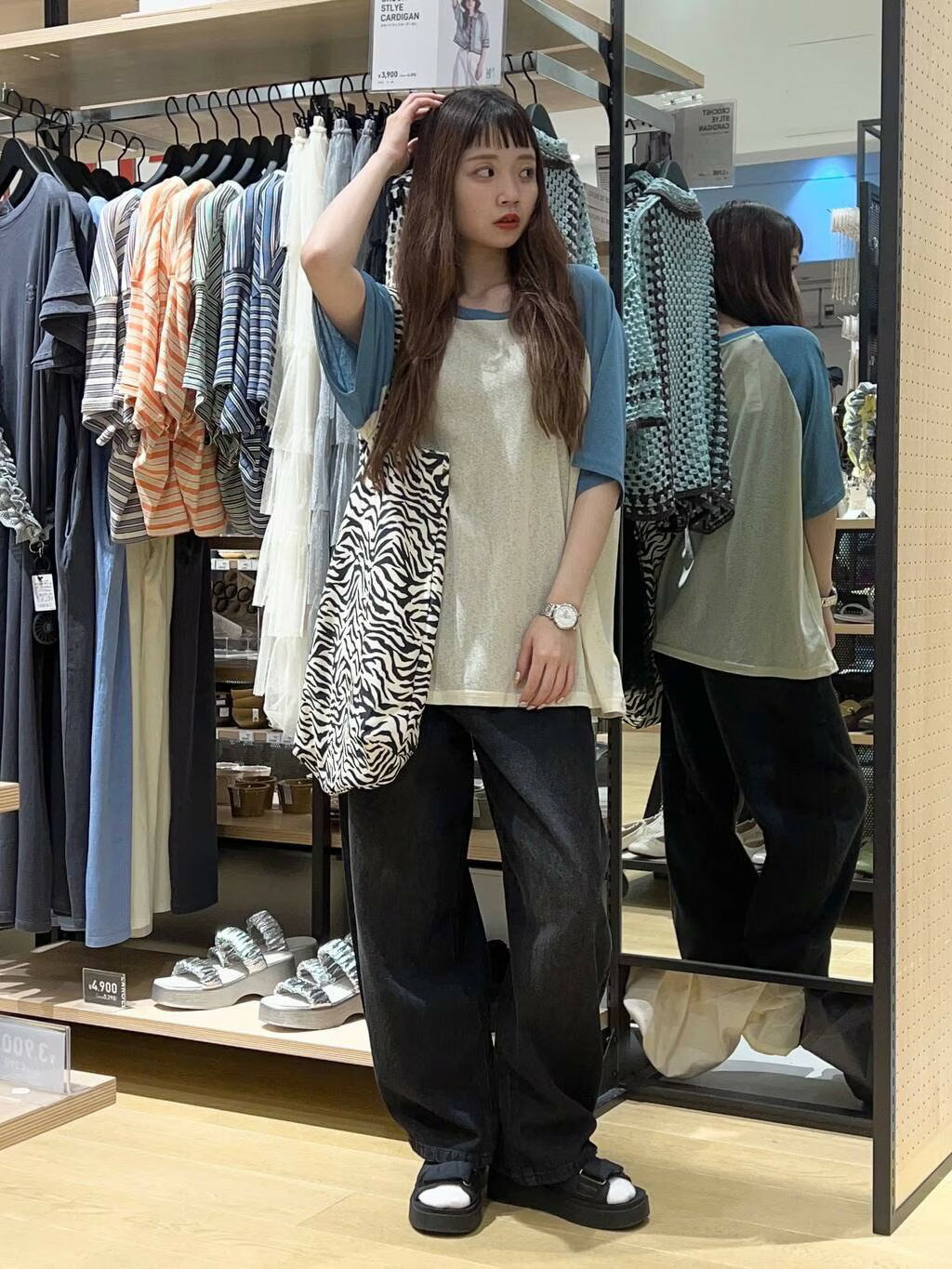 LAKOLEのスクエアビックトートバックを使ったコーディネートを紹介します。｜Rakuten Fashion(楽天ファッション／旧楽天ブランドアベニュー)4149883