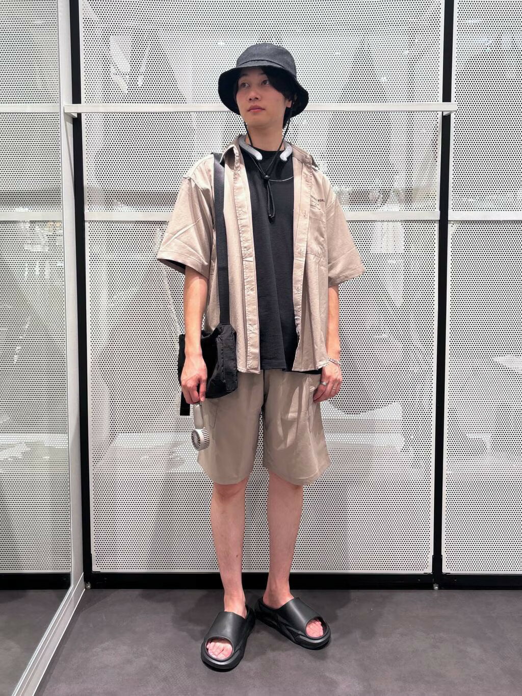 LAKOLEの[MENS]ステンレスネックレスを使ったコーディネートを紹介します。｜Rakuten Fashion(楽天ファッション／旧楽天ブランドアベニュー)4151741