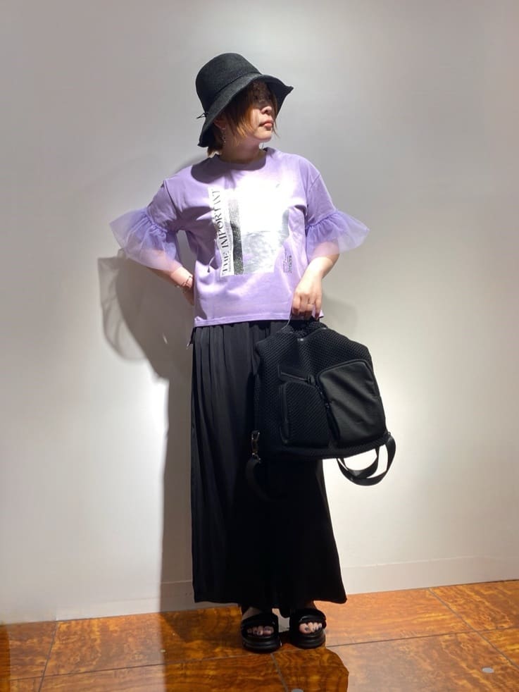 LASUDのチュールスリーブグラフィックカットソーを使ったコーディネートを紹介します。｜Rakuten Fashion(楽天ファッション／旧楽天ブランドアベニュー)4156641