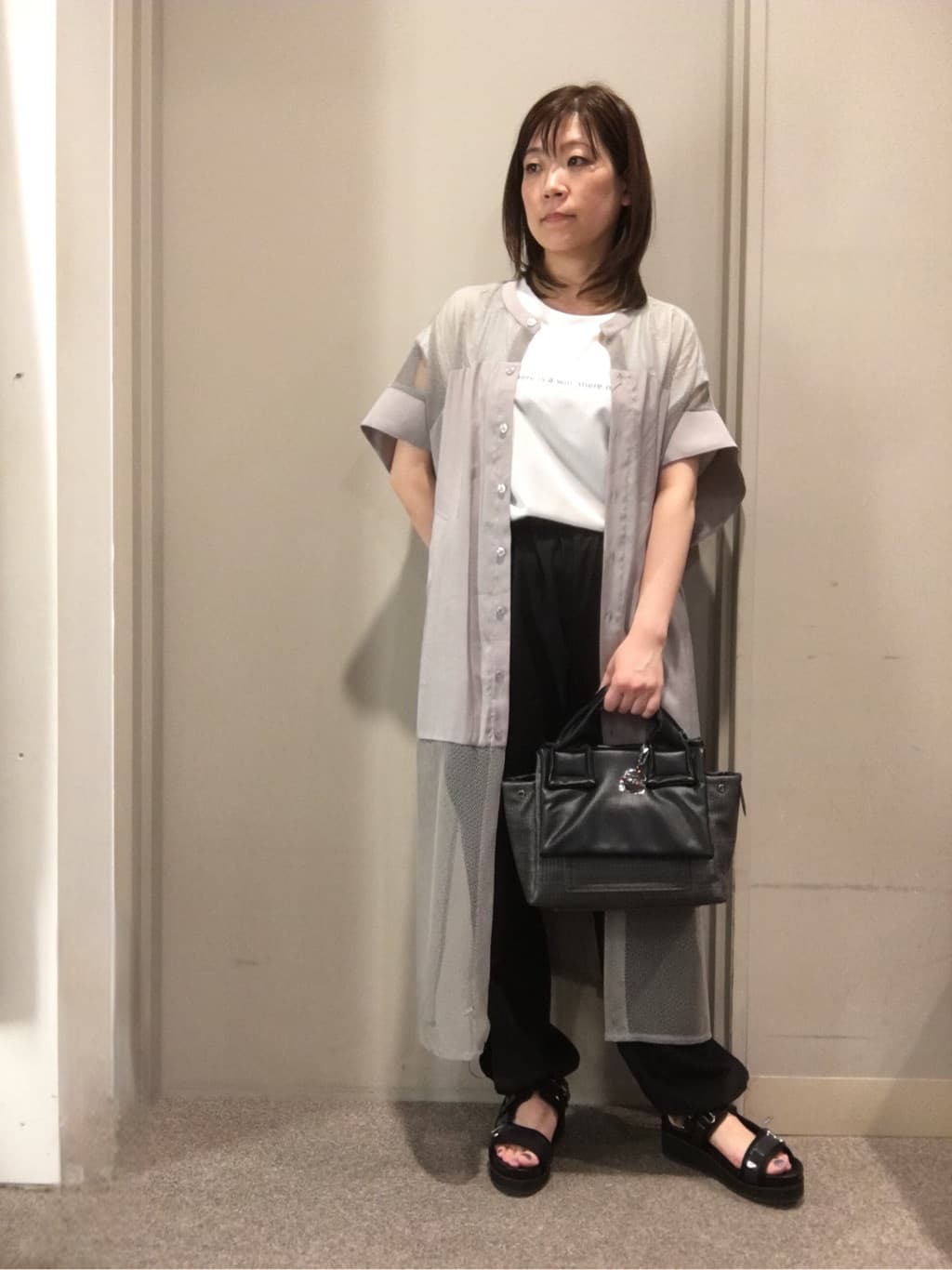 LASUDのメッシュドッキングロングシャツを使ったコーディネートを紹介します。｜Rakuten Fashion(楽天ファッション／旧楽天ブランドアベニュー)4161139